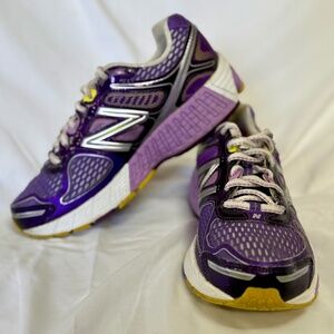 NICE! New Balance 860v4 Running Shoe - Size 7.5W / 6M